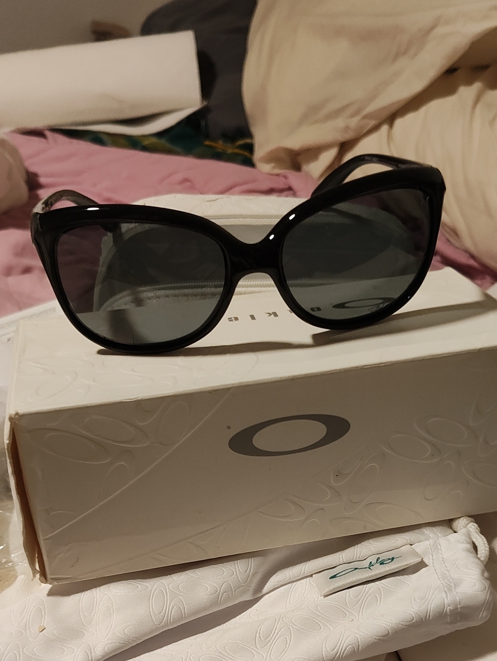 OAKLEY  Pampered Sunglasses NEW Polarized  Polished Blk / Gray Lens, USA - Picture 2 of 10